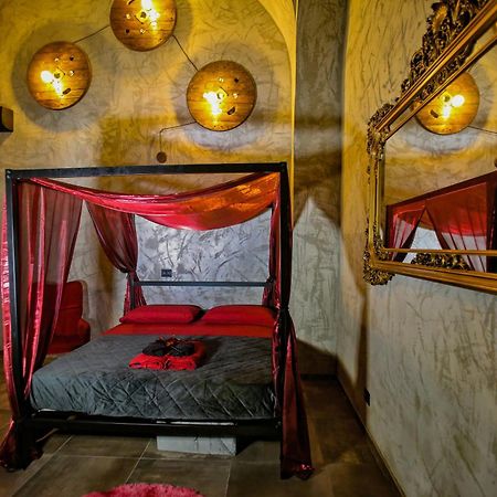 Black Hole Rooms Катания Екстериор снимка